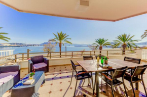Emma Beachfront Apartment by Sealand Villas